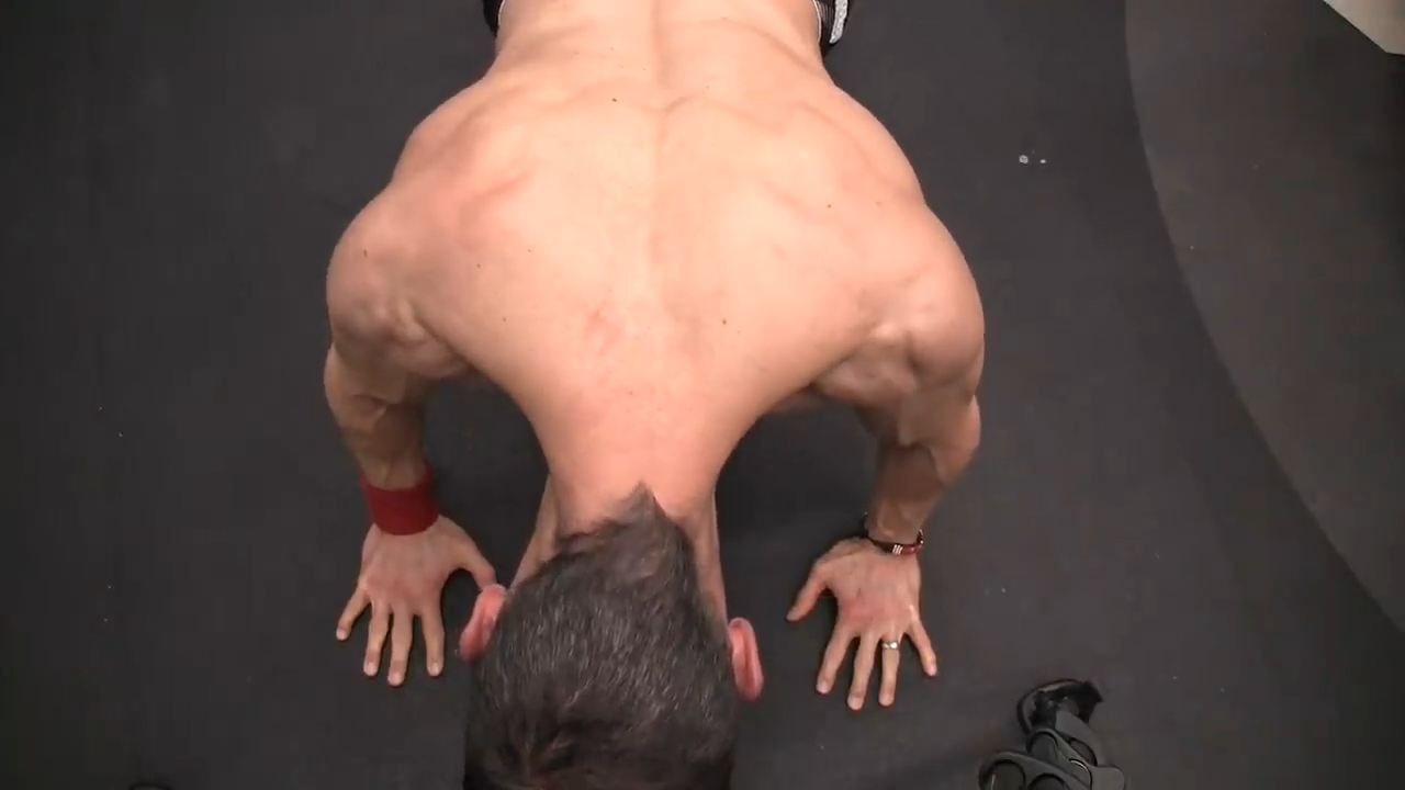 unshrug shoulders in pushup