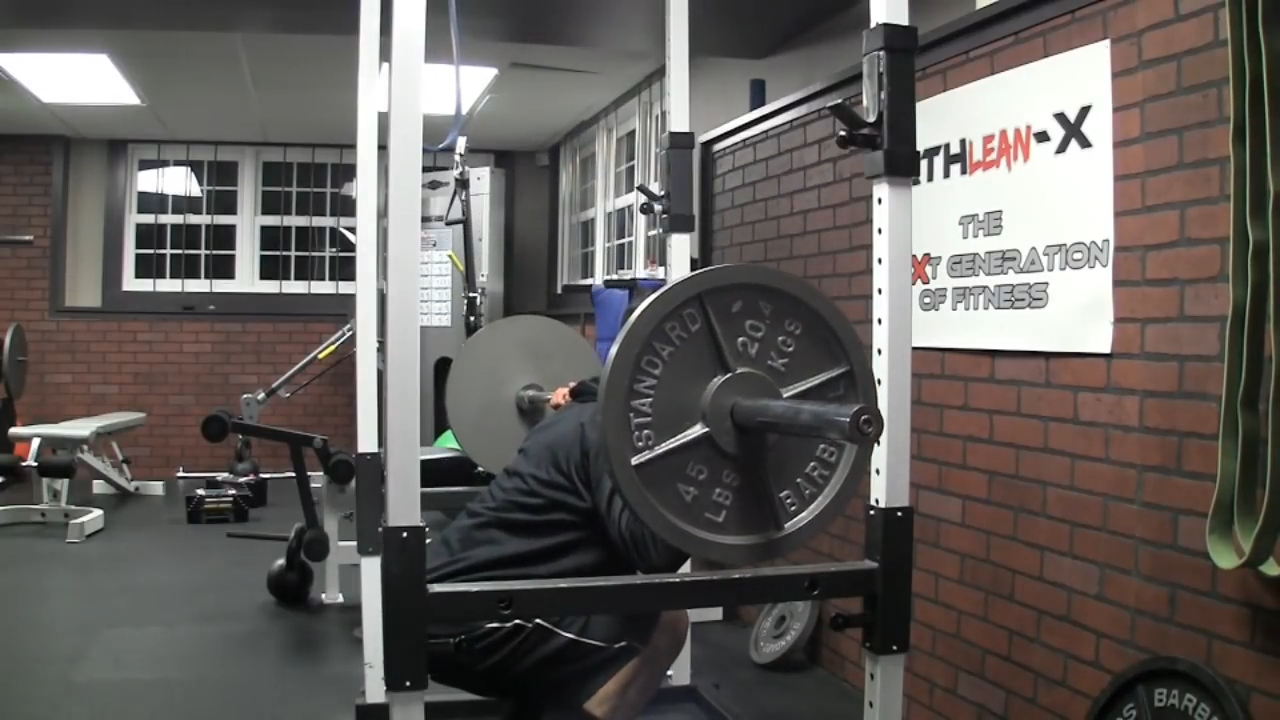 isometric squat hold safe for knees