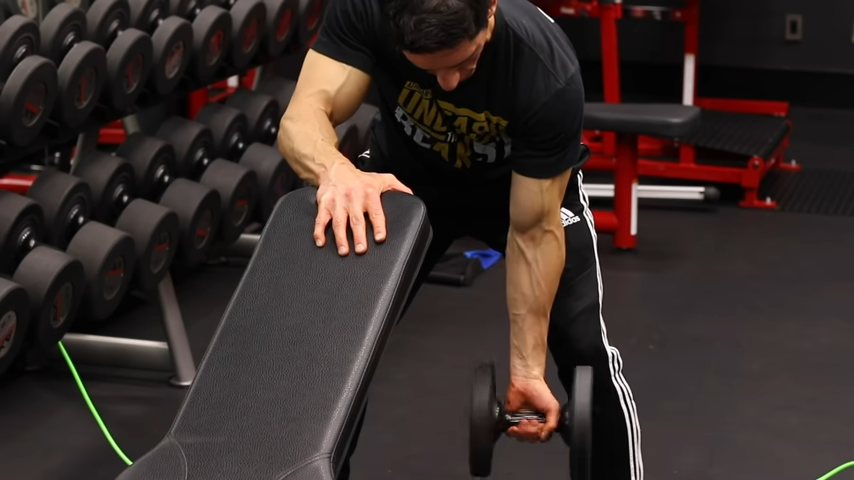 underhand grip in dumbbell tripod row