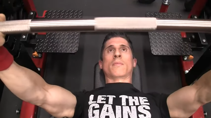 unshrug shoulders in bench press